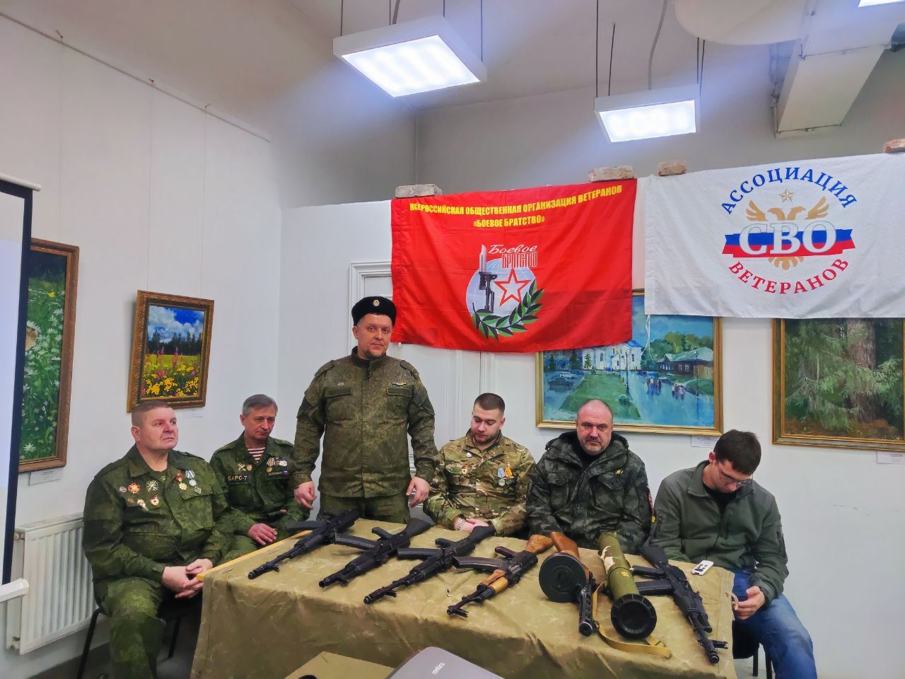 «На войне Бог всегда рядом»: откровенный разговор с защитниками в стенах Воскресенского собора