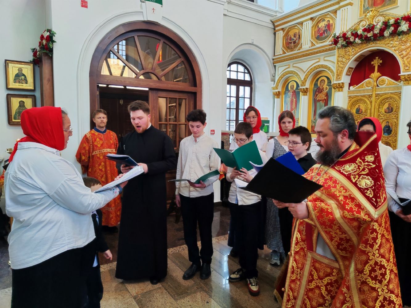 Праздничный концерт в День Жен-мироносиц