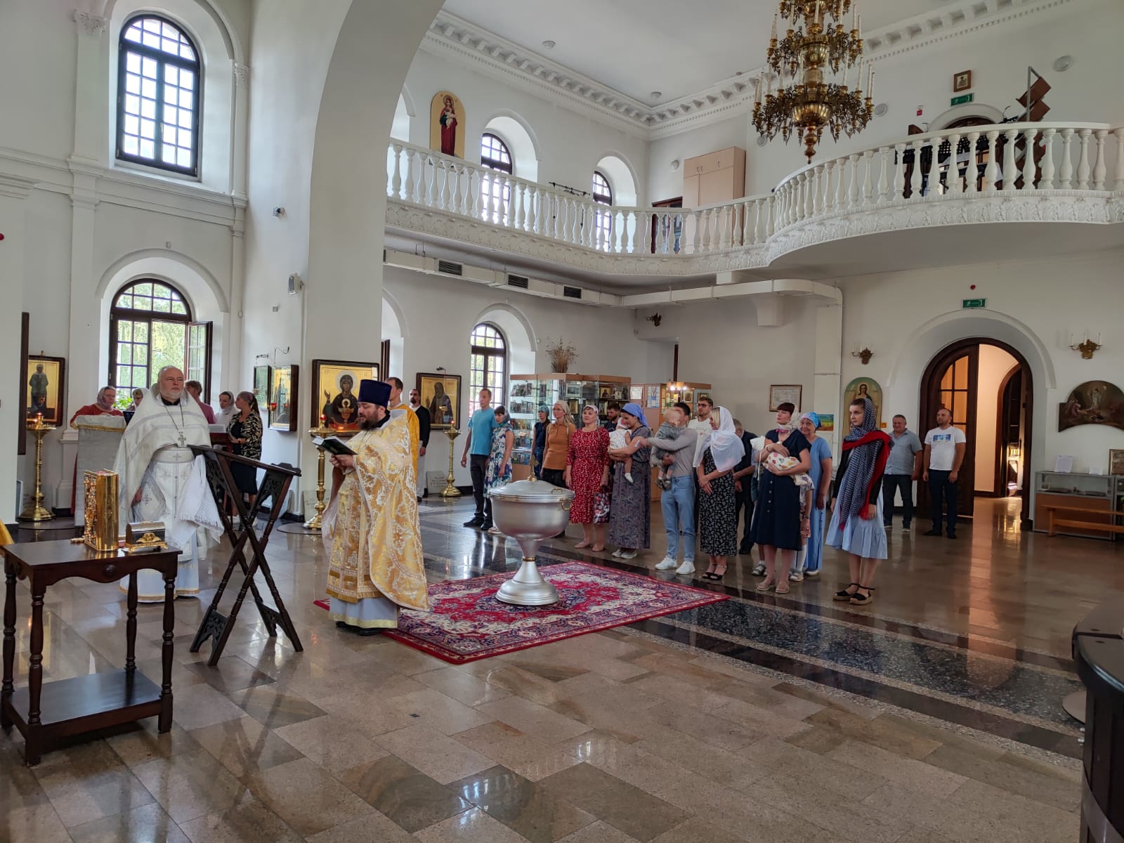 Первая в истории Омской епархии Крещальня Литургия была совершена в Воскресенском соборе