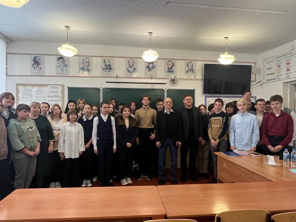 Просветительские встречи молодежи с писателем Сергеем Прокопьевым были организованы прихожанином Воскресенского собора