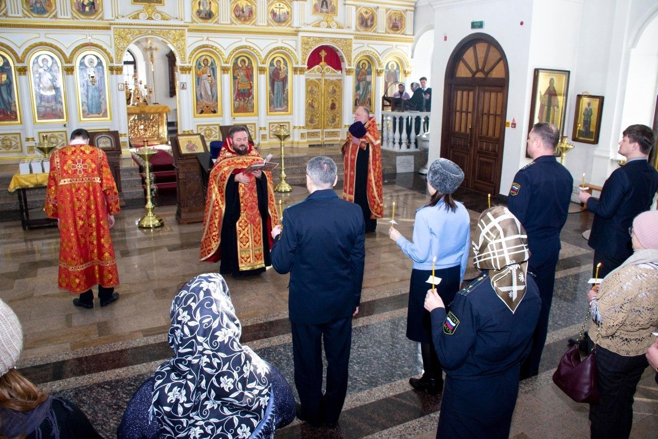Судебные приставы Омска приняли участие в молебне их небесному покровителю